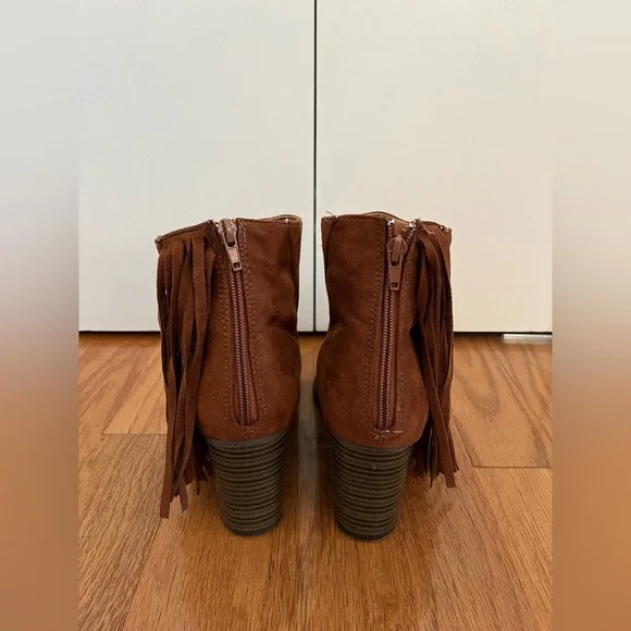Qupid. Brown Suede Fringe Boots. Size 10. - Picture 4 of 9